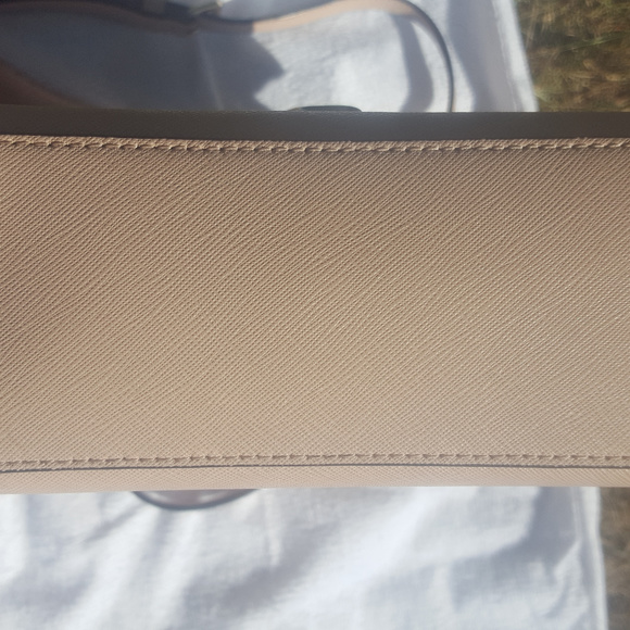 Michael Kors medium tote style purse & wallet - Picture 6 of 8